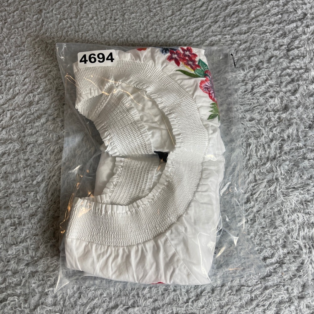 Talbots Petites White Floral Embroidered Smocked Neck Cotton Blouse Top MP - Picture 9 of 9